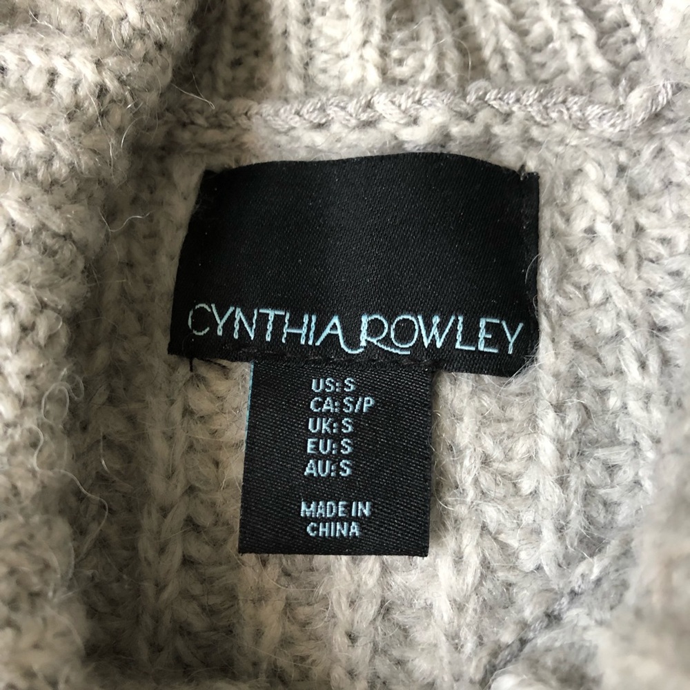 Oversized Knit Turtle Kneck - Picture 2 of 4